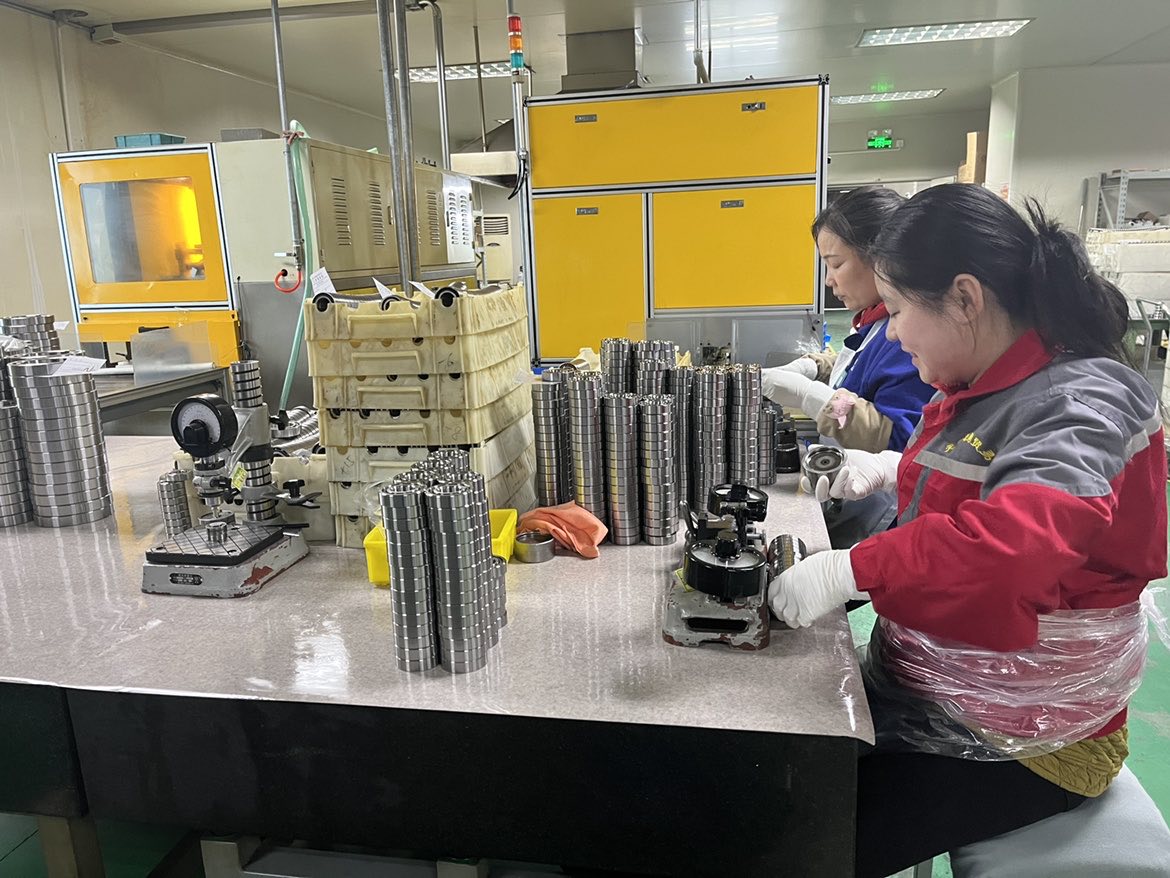 如何防止機(jī)床主軸角接觸軸承生銹？